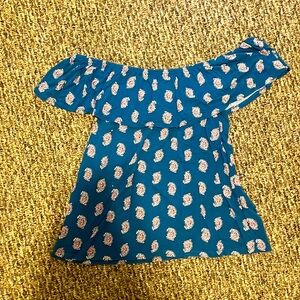 Old navy off the shoulder shirt - medium